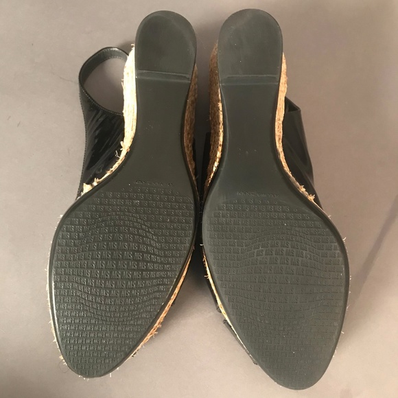 STUART WEITZMAN Patent Leather Wedge Sandals Sz 9 - Picture 7 of 8